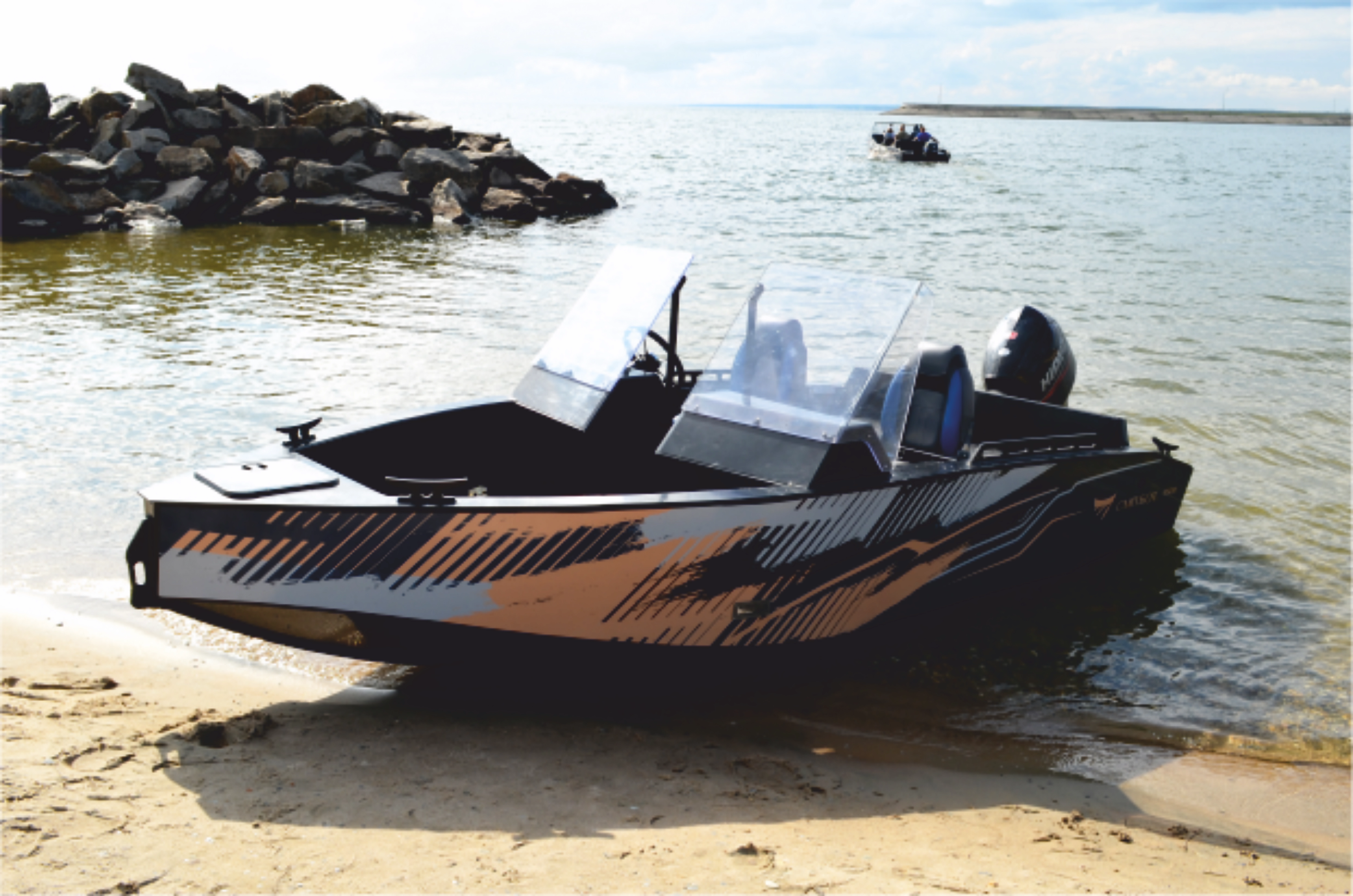 Моторная лодка из пластика