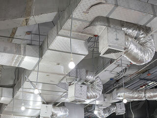 Жара не помеха: секреты долговечности пластиковых воздуховодов 